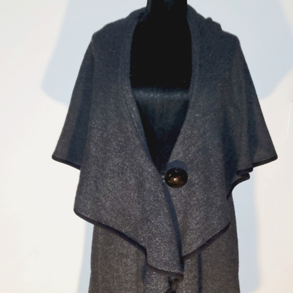 Luii Asmetrical Cape w/ pockets